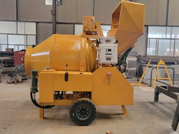 礦用濕噴臺(tái)車(chē)，礦用混凝土泵，礦用攪拌機(jī)發(fā)貨
